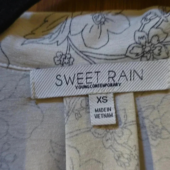 Sweet Rain White Floral Top XS - Picture 2 of 3